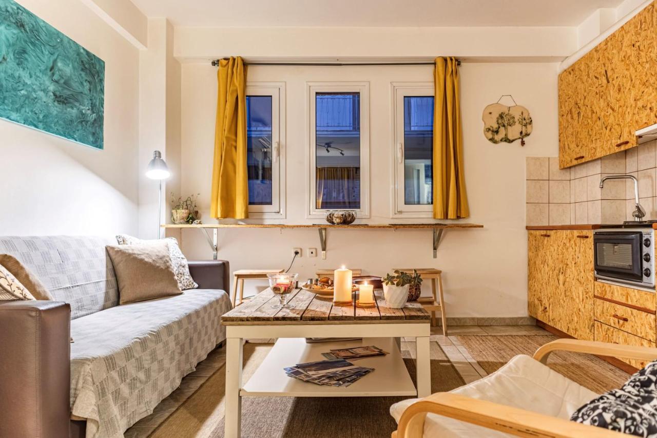 Downtown Central Suite With Private Parking Kalamáta Eksteriør bilde